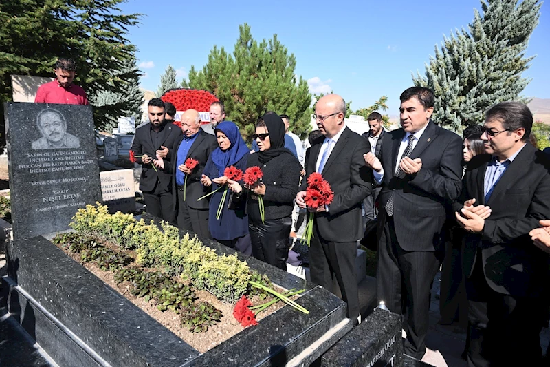 BÜYÜK OZANIMIZ NEŞET ERTAŞ, ARAMIZDAN AYRILIŞININ 12. YILINDA KABRİ BAŞINDA ANILDI