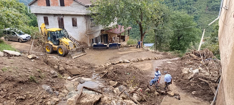 Ortahisar Belediyesi, sel ve heyelan yaşanan ilçelerde canla başla çalışmalarını sürdürüyor