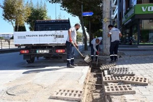 YAĞMUR SUYU IZGARALARI TEMİZLENİYOR