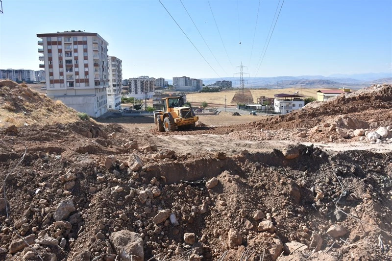 Siirt Belediyesi Fen İşleri Müdürlüğü, Şehrin Ulaşım Altyapısını Güçlendiriyor