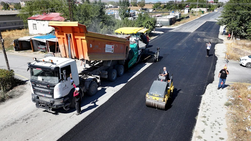 Elbistan’da Toplam 8 Kilometrelik Arterin Asfaltı Büyükşehir’le Yenileniyor