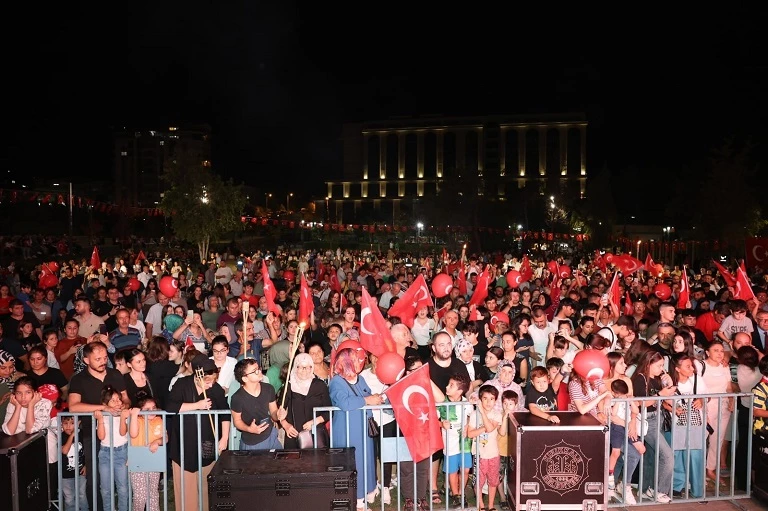 BAŞKANIMIZ AHMET ÖNAL: “CUMHURİYET ŞEHRİ KIRIKKALE OLDUĞU SÜRECE CUMHURİYET EMİN ELLERDE”