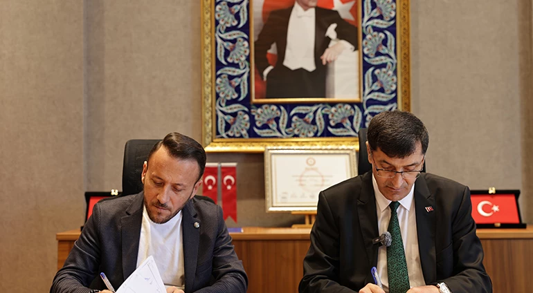 DAHA MODERN VE İŞLEVSEL BİR KÜTAHYA OTOGARI İÇİN İMZALAR ATILDI
