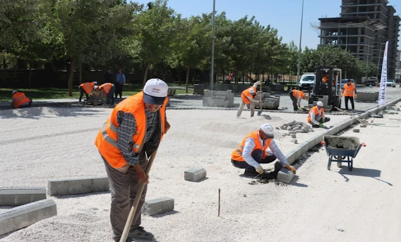 Büyükşehir, Ayvanat Mahallesinin Çehresini Kilitli Parke Taşı İle Değiştirdi
