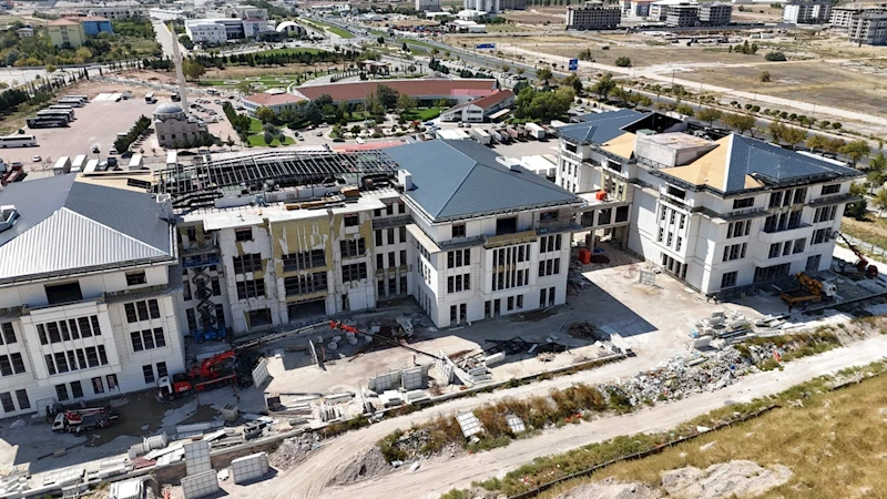 AKSARAY’IN MODERN KENT KİMLİĞİNE UYGUN YENİ BELEDİYE HİZMET BİNASINDA ÇALIŞMALAR HIZLA SÜRÜYOR