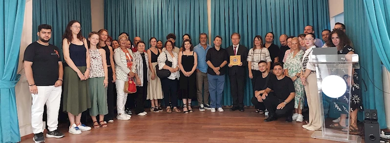 Cihat Aşkın Sahnesi Açıldı