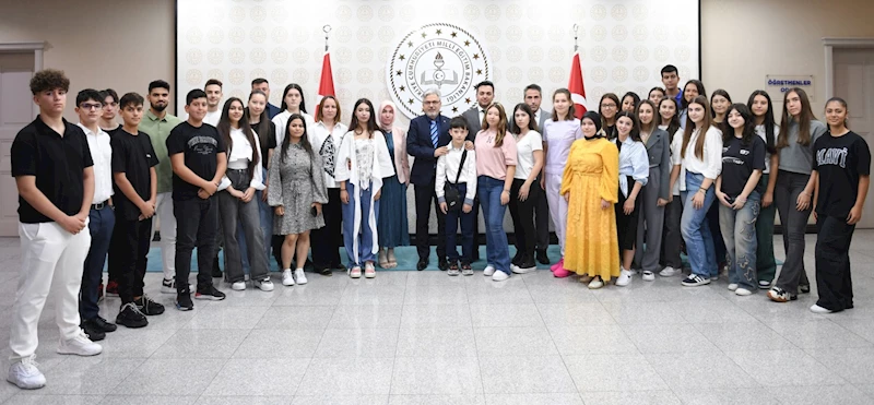 ROMANYALI ÖĞRENCİLERDEN MEB