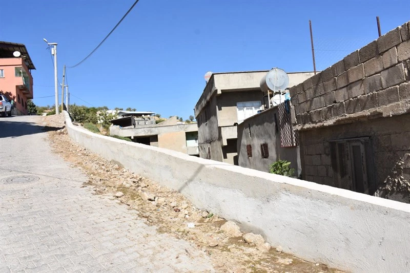 Siirt Belediyesi Fen İşleri Müdürlüğü, İstinat Duvarı ve Merdiven Yapım Çalışmalarını Tamamladı