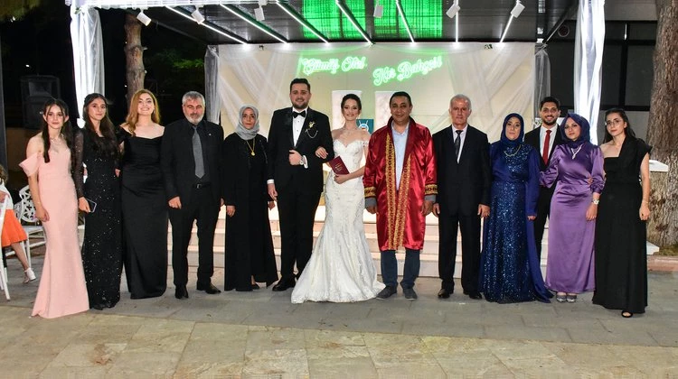 BAŞKANIMIZ, MELİKE DOLUDİZGİN VE BURAK UÇAROĞLU KARDEŞLERİMİZİN DÜĞÜN TÖRENLERİNE KATILDI
