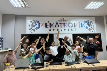 ÇOCUKLAR MEKATRONİK ATÖLYESİ’NDE EĞLENEREK ÖĞRENDİLER