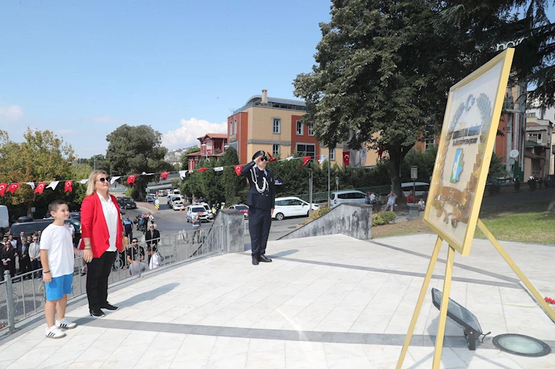 KÜÇÜK KEREM’İN GURURLU ANI: İZMİT’TE ZAFER BAYRAMI COŞKUSU BAŞLADI