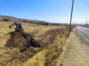 Silvan’da Çardak Mahallesinin içme suyu hattı yenilendi