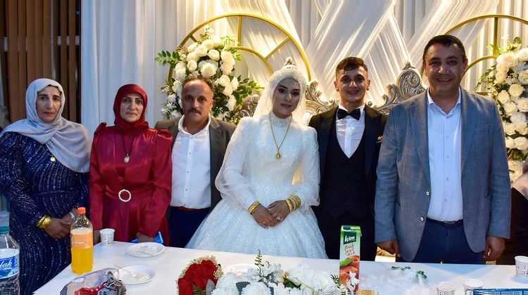 BAŞKANIMIZ, MİNE DEMİREL VE SEFA TAŞ KARDEŞLERİMİZİN DÜĞÜN MERASİMLERİNE KATILDI