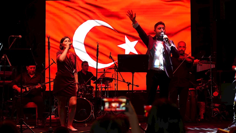 YUNUSEMRE KENT ORKESTRASI’NDAN KURTULUŞ GÜNÜ KONSERİ