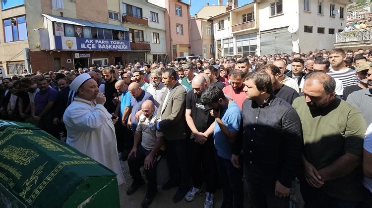 BAŞKANIMIZ, TORUL İLÇEMİZDE HASAN HÜSEYİN BOŞNAK’I EBEDİYETE UĞURLADI.