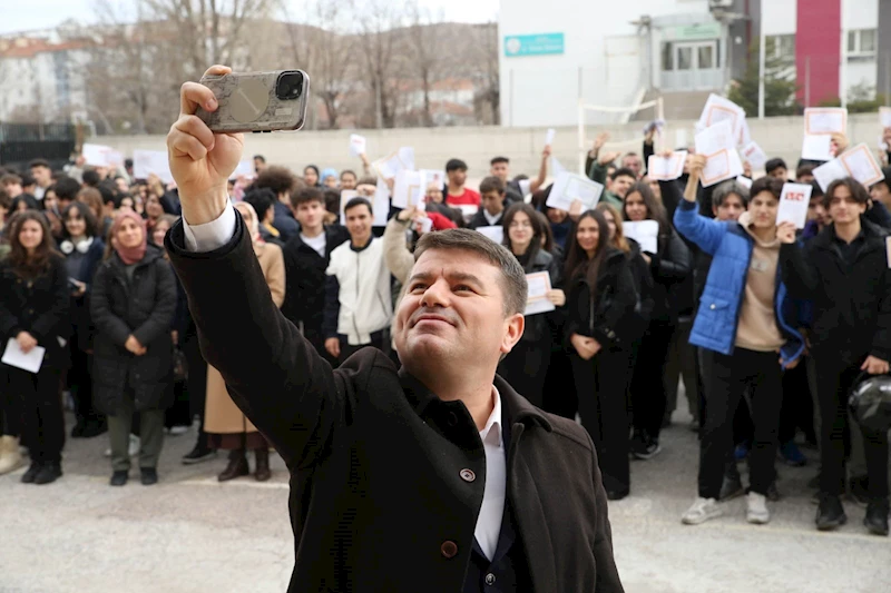 BELEDİYE BAŞKANI DR. EVREN DİNÇER’DEN ÖĞRENCİLERE YARIYIL MESAJI