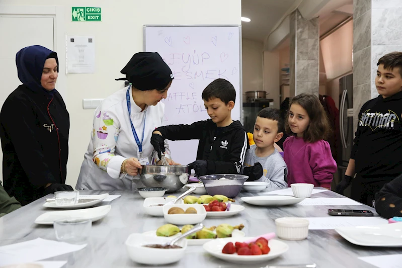 Eyüpsultan Sömestirfest’te minik şefler waffle yaptı