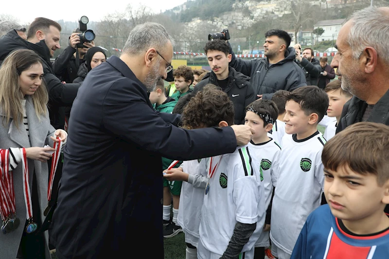 Öğrenciler U-11 Futbol Turnuvası’nda madalyalarını aldı