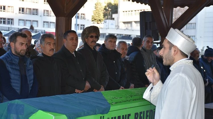 BAŞKANIMIZ, ÖZCAN MAHALLESİ SAKİNLERİNDEN NAİME ÖZENER’İ EBEDİYETE UĞURLADI