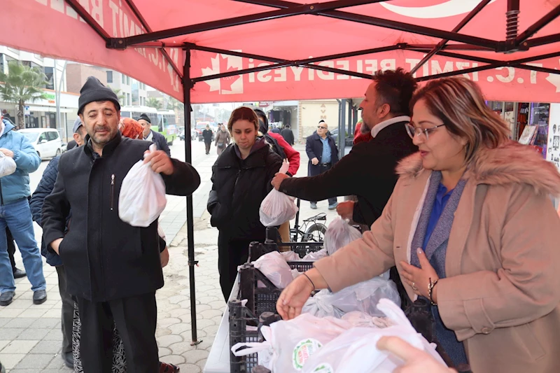 İZMİT BELEDİYESİ KENDİ ÜRETTİĞİ MANTARLARI HALKLA BULUŞTURMAYA DEVAM EDİYOR