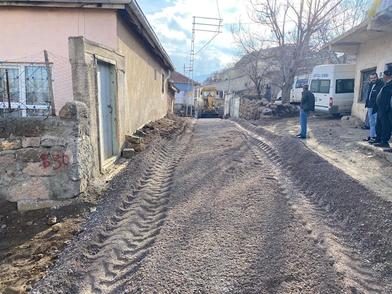 Büyükşehir, Kırsalda Çamurlu ve Bozuk Yol Bırakmıyor