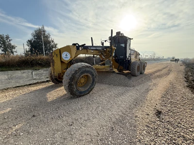 PAMUKKALE BELEDİYESİ’NDEN 3 MAHALLEYE ARAZİ YOLU DESTEĞİ