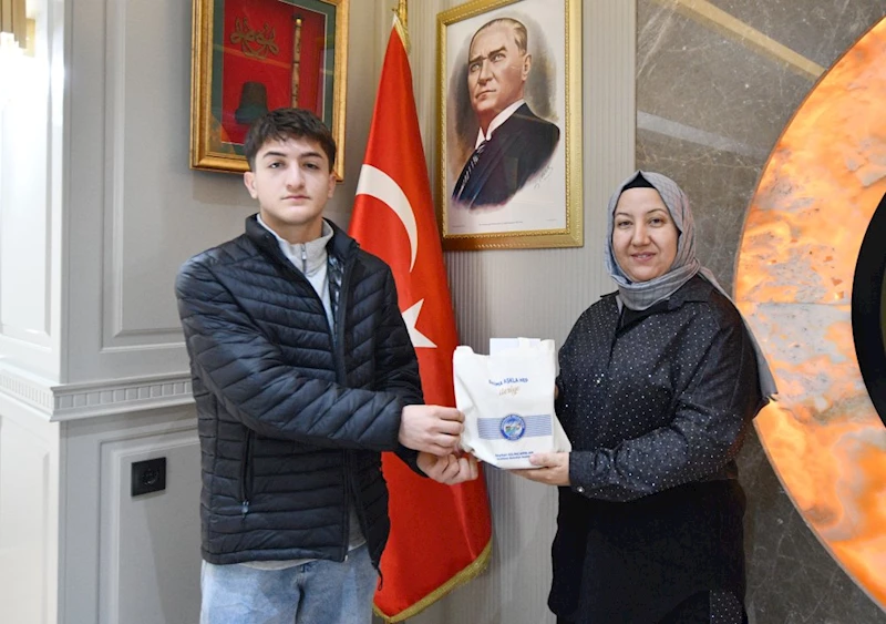 Başkan Seyhan Kılınçarslan, Ezanı Güzel Okuma İl Birincisi Hafız Hacı Ahmet Özçelik’i Makamında Ağırladı