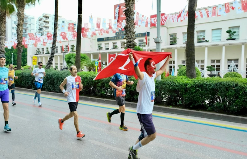 Adana 15. Uluslararası Kurtuluş Yarı Maratonu ve Halk Koşusu Coşkuyla Gerçekleştirildi