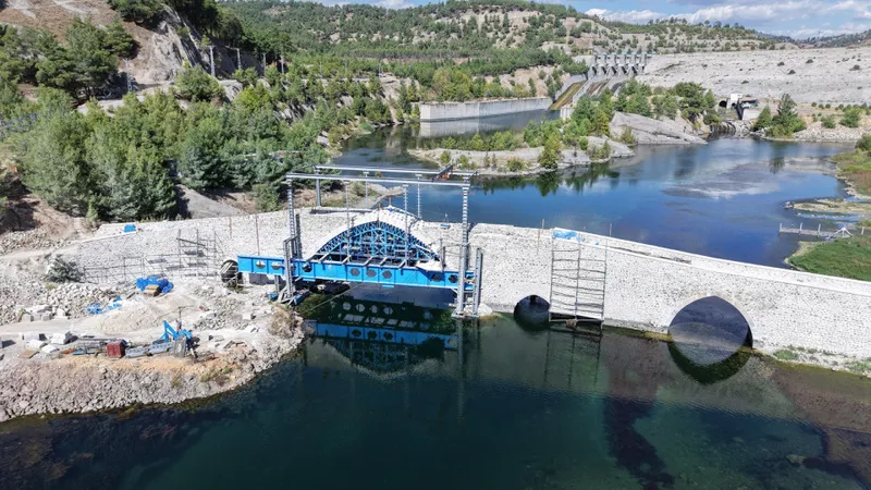 5 Asırlık Ceyhan Köprüsü Restorasyonunda Son Aşamaya Gelindi