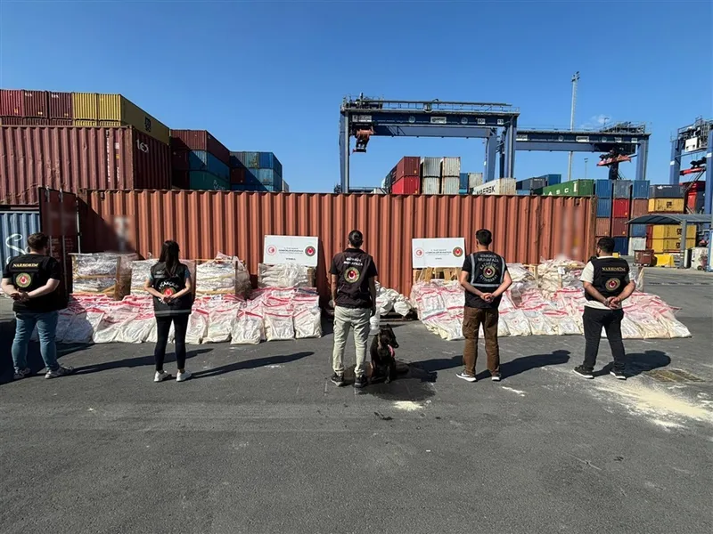 Türkiye-İspanya Ortak Operasyonunda 1,7 Ton Kokain Ele Geçirildi