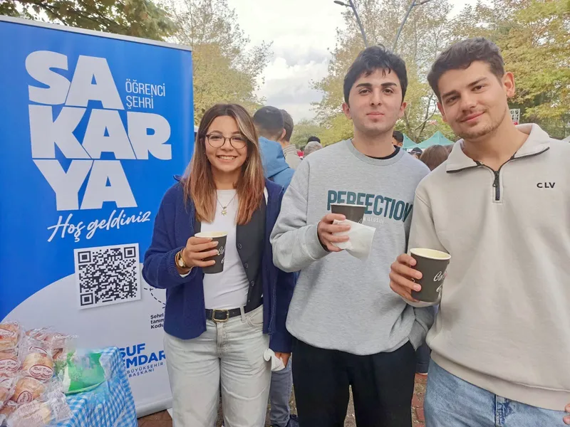 Sakarya Büyükşehir Belediyesi Üniversiteli Gençleri Sıcak Çorba ile Karşıladı