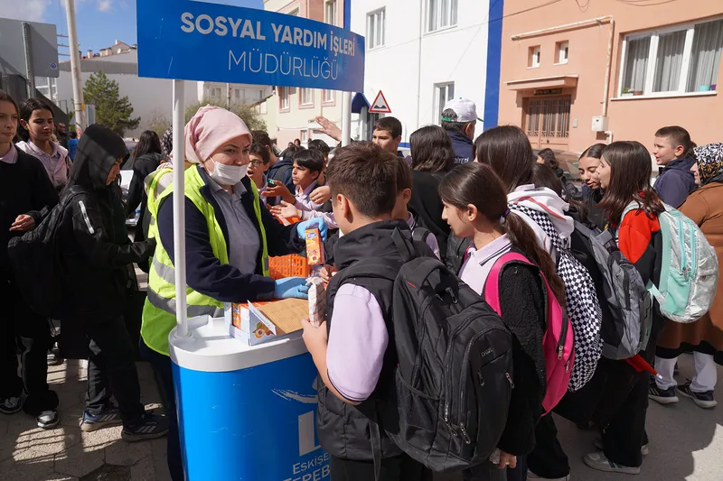 Tepebaşı Belediyesi Öğrencilere Beslenme Desteği Sağlıyor