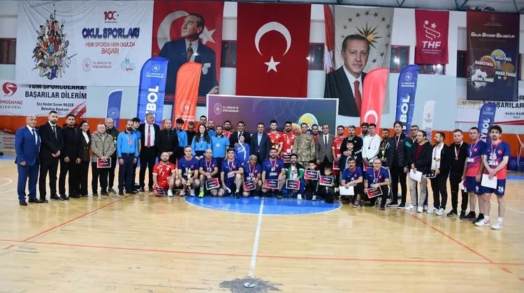 Gümüşhane Belediye Başkanı Voleybol Finalinde