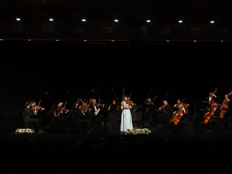 Mersin Büyükşehir Belediyesi Oda Orkestrası İlk Konserini Verdi