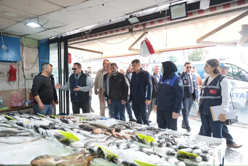 ZABITA EKİPLERİ BALIK SATIŞ NOKTALARI VE BALIK RESTORANLARINI DENETLEDİ