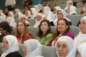 Diyarbakır Belediye Eşbaşkanı Bucak Barış Anneleri Konferansı