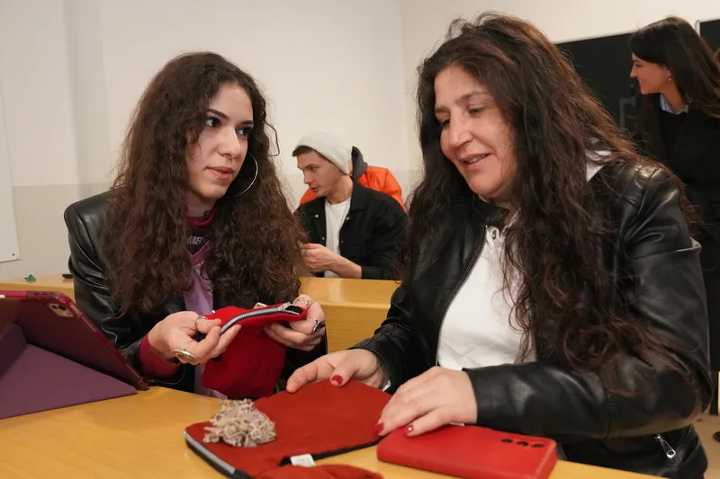 Moda Tasarımı Öğrencileri Atık Tekstil Projesine Destek Verdi