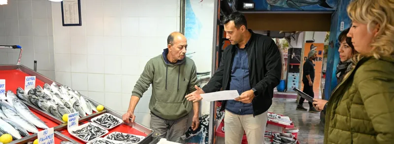 Balık Atıkları Sokak Hayvanları İçin Mamaya Dönüşüyor