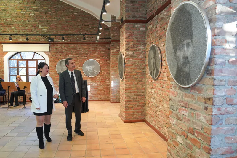 String Art Atatürk Sergisi Tepebaşı