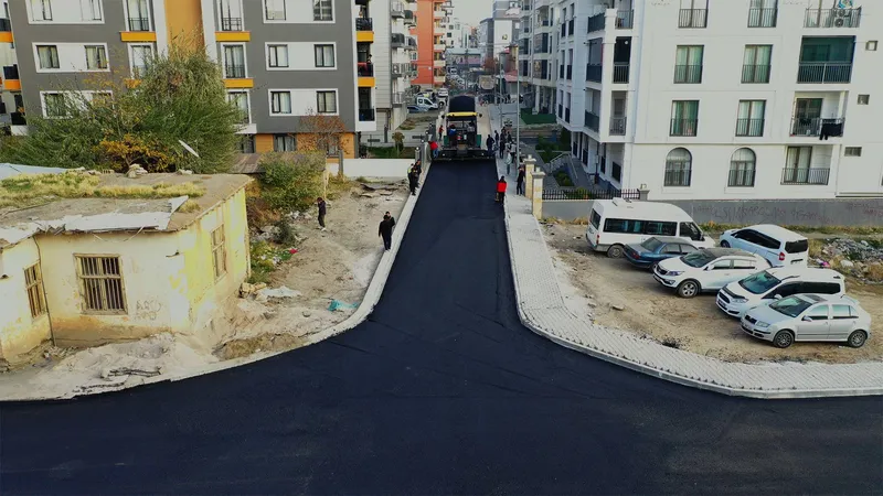 İpekyolu Belediyesi Kış Öncesi Yol Çalışmalarını Hızlandırdı