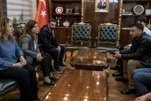 Diyarbakır Belediyesi Eşbaşkanı Bucak, Hastane İşçilerini Kabul Etti