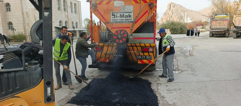 İpekyolu Belediyesi 12 Noktada Yol ve Asfalt Çalışmalarını Tamamladı