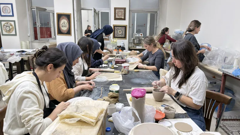 KAMEK Seramik Atölyesinde Özgün Eserler Üretiliyor