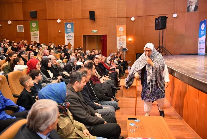 Havlucu Memed Anlatıyor Tiyatro Gösterisi Yoğun İlgiyle Sahnelendi