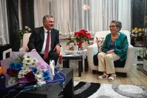 Yalova Belediye Başkanı Mehmet Gürel, Emekli Öğretmen Zekiye Yıldız