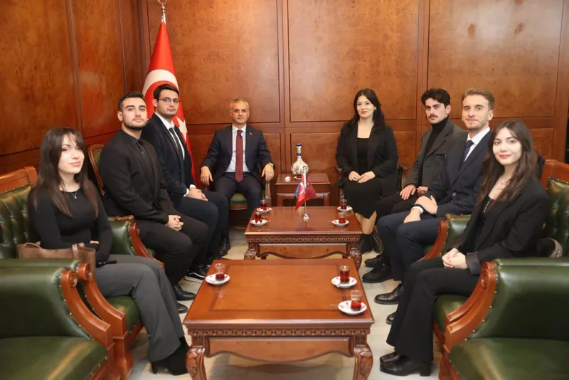 Avrupa Genç Hukukçular Derneği Yönetimi Yomra Belediye Başkanı