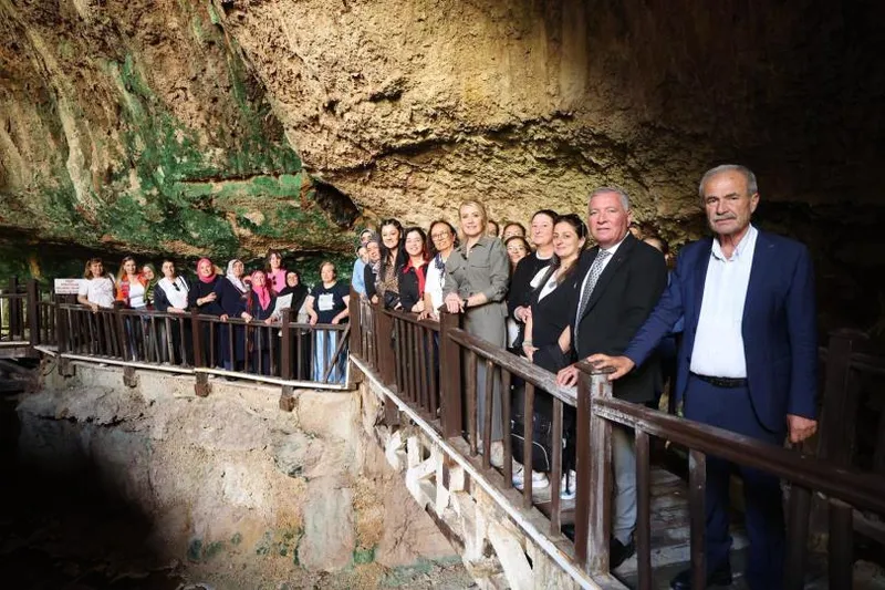 Merkezefendili Kadınlar Pamukkale ve Kaklık Mağarası
