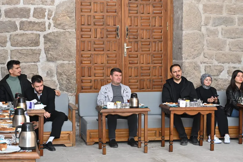 Başkan Dinçer Üniversiteli Gençlere Aksaray