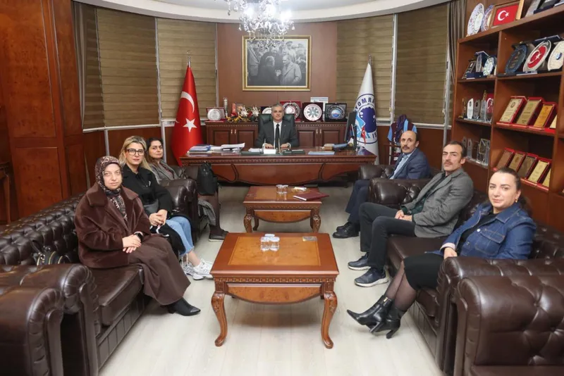 Yomra Merkez Ortaokulu Yönetimi, Belediye Başkanı Mustafa Bıyık