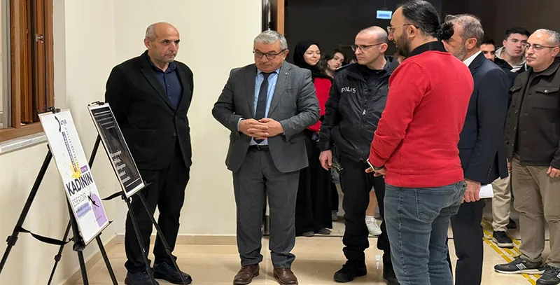 Başkan Özaşkın, Öğrencilerin İnsan Hakları Afişlerini İnceledi